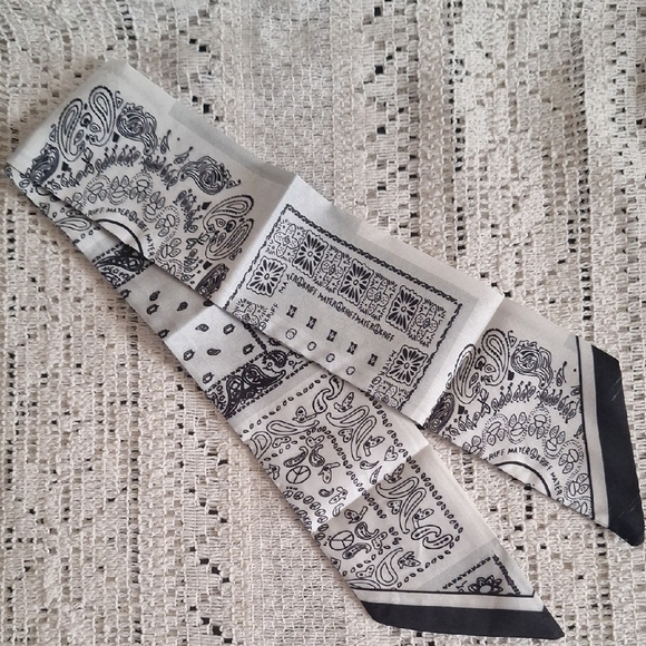 Paisley Patterned Bandana Set - Picture 3 of 8